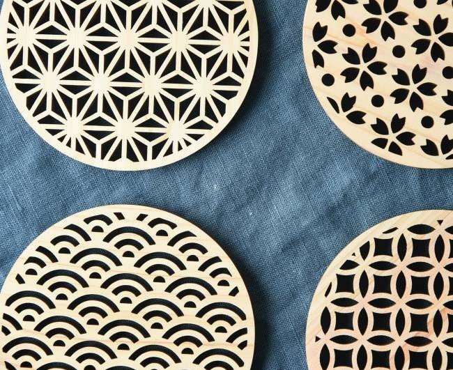 Hinoki coaster with traditional pattern - detail image